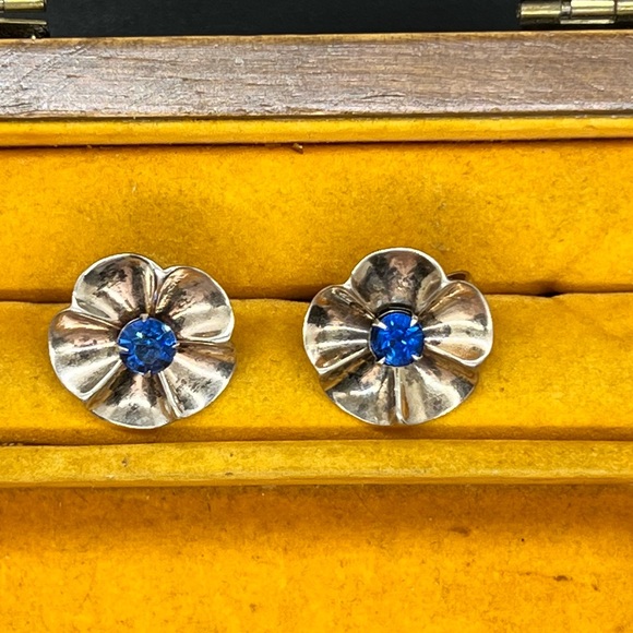 Jewelry - Vintage Silver Flower Shaped Earrings | Screw Back